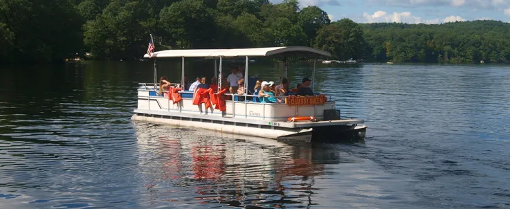 People on the Quassy Queen boat in the middle of Lake Quassapaug